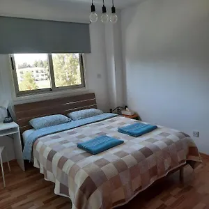  Проживание в семье Private In Shared Near Airport - 24 Hour Shuttle Service Кипр